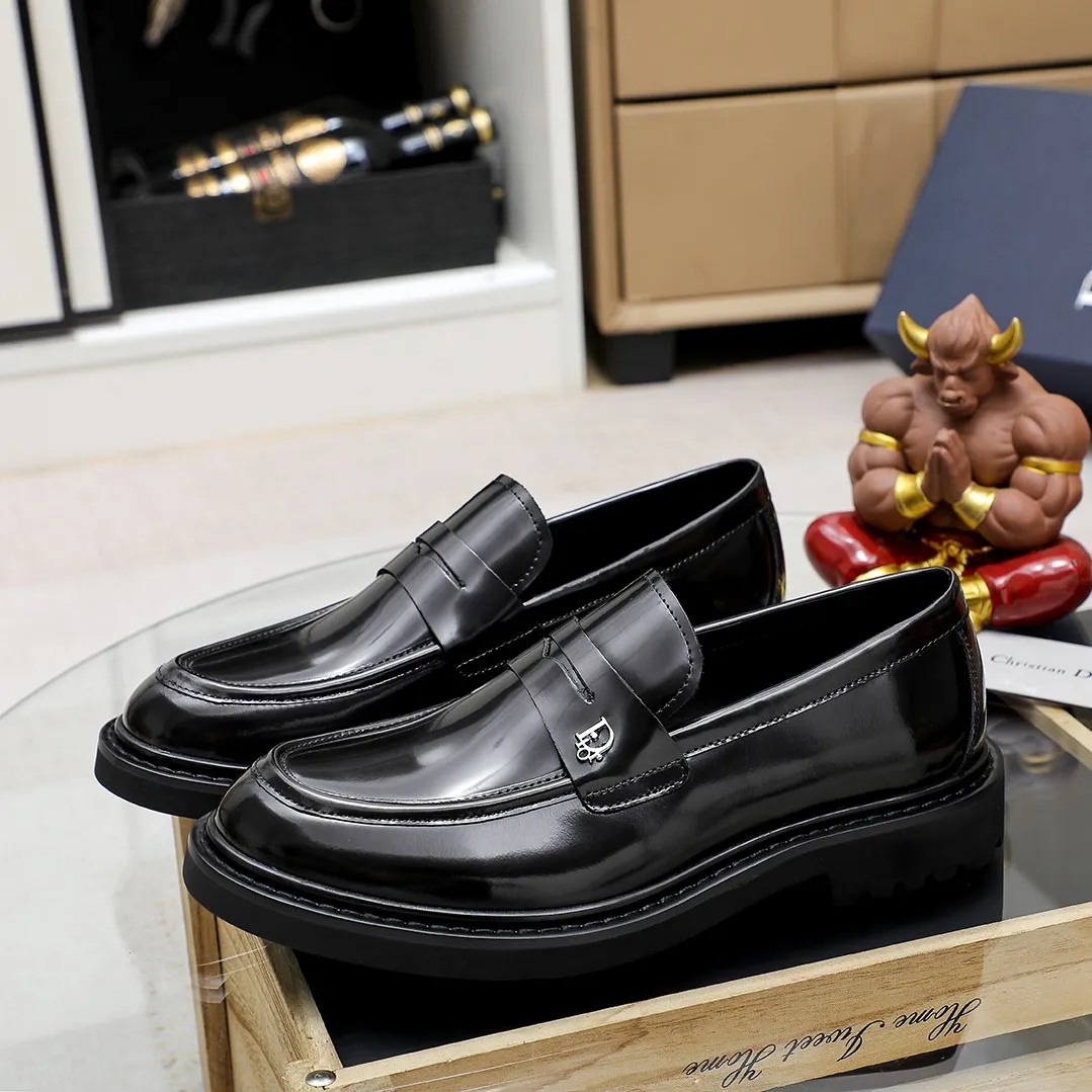 Men's shoes 💰520🕷️🕷️[Dior] Dior's new casual men's shoes are launched in Hong Kong counters. Official website 1:1 production. Italian woven cowhide + water-dyed 🐂 leather lining. Designed by European and American masters. Perfect shape to create counter quality, solid color rubber wear-resistant outsole and classic dazzling toe! Super versatile and very comfortable. High-end without losing taste, fashionable and novel! ! Absolute focus! 8 colors available! Code number 38-45……